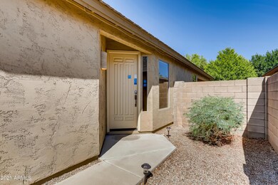 292 N Kimberlee Way, Chandler, AZ 85225 - photo 4