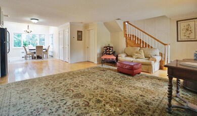 (5) Level 1 Living Room