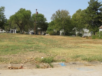 1207 Johnson Ave, Larned, KS 67550 - photo 2