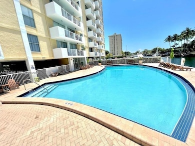 2020 NE 135th St unit 903, North Miami, FL 33181 - photo 3