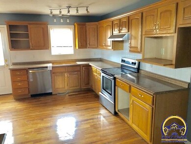 4232 SW Stone Ave, Topeka, KS 66610 - photo 3