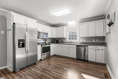 102 Charlton Cir, Easley, SC 29642 - photo 5