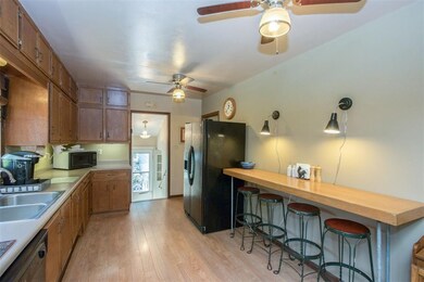 710 19th St SE, Cedar Rapids, IA 52403 - photo 2