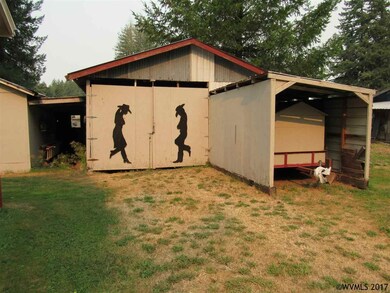 132 Santiam St, Gates, OR 97346 - photo 3