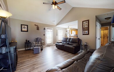 185 Savannah Dawn Ct, Mount Washington, KY 40047 - photo 3