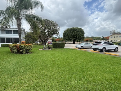 403 Windsor R, West Palm Beach, FL 33417 - photo 4