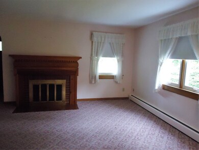 426 Rock Valley Rd, Holyoke, MA 01040 - photo 4