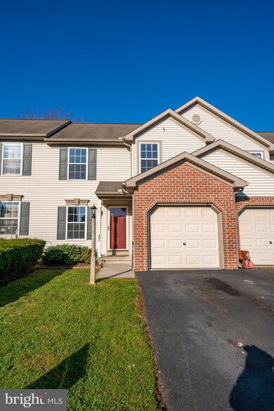 202 Fieldcrest Dr, New Holland, PA 17557 - photo 2