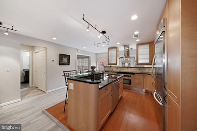 5704 Balsam Grove Ct, Rockville, MD 20852 - photo 7