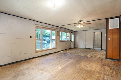 201 N Elm St-109