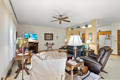 2912 W 4th St, Cedar Falls, IA 50613 - photo 3