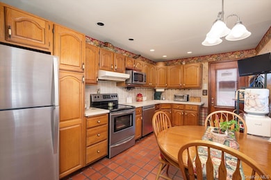 685 Gardiners Ave, Levittown, NY 11756 - photo 7