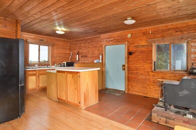 Kitchen/Entry