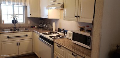 3712 Kitchen 2