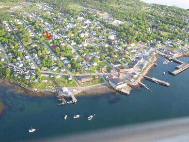 2 blocks from Downtown waterfront...