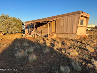 1328 W Yukon Dr, Ash Fork, AZ 86320 - photo 4