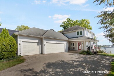 27-web-or-mls-512-howard-ave