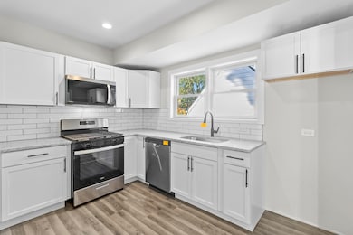 727 Selborne Rd, Riverside, IL 60546 - photo 4