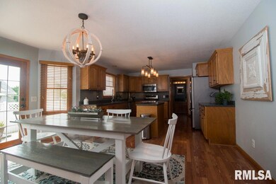 4221 N Oak St, Davenport, IA 52806 - photo 4