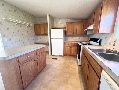 232 Bowles St SW, Baconton, GA 31716 - photo 6