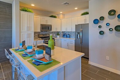 2425 W Bronco Butte Trail Unit-large-007