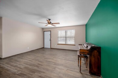 809 E Barracuda Dr, Nixa, MO 65714 - photo 4