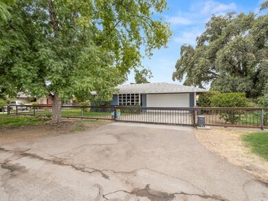 4923 E Grant Ave, Fresno, CA 93727 - photo 2