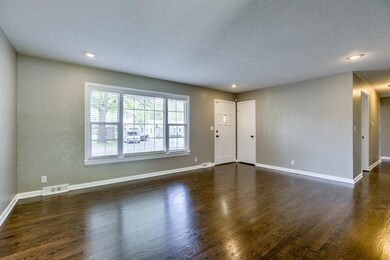 Light and bright Living Room!