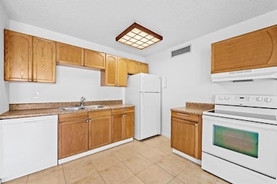 641 Executive Center Dr unit P104, West Palm Beach, FL 33401 - photo 2