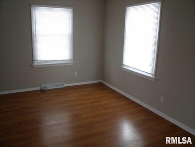 2115 E Locust St, Davenport, IA 52803 - photo 3