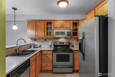 690 32nd St unit B106, Bellingham, WA 98225 - photo 4