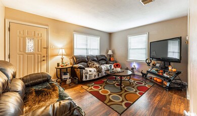 1517 Pulaski St, Lincoln, IL 62656 - photo 4