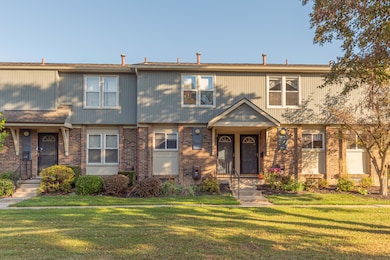 340 Hartman Ln, Saline, MI 48176 - photo 2