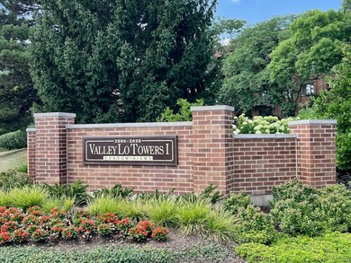 2000 Chestnut Ave unit 308, Glenview, IL 60025 - photo 2