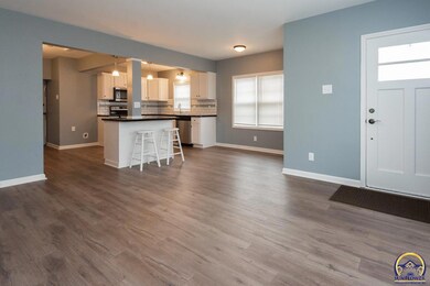 828 SW Parkview St, Topeka, KS 66606 - photo 4