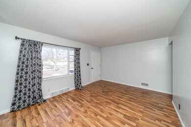486 Cliff St (2 of 16)