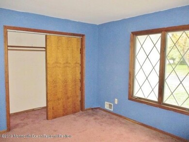 352-640627_-_Bedroom_1_-_different_angle