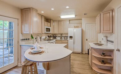 19 S Drifting Leaf Ct, Spring, TX 77380 - photo 6