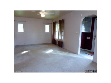 Living Rm w/ Front Door foyer