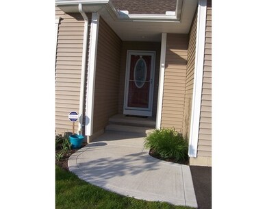 5 Maplecrest Cir unit 8, Chicopee, MA 01013 - photo 2