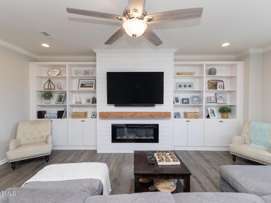 034_601_grand_central_st_living_rm