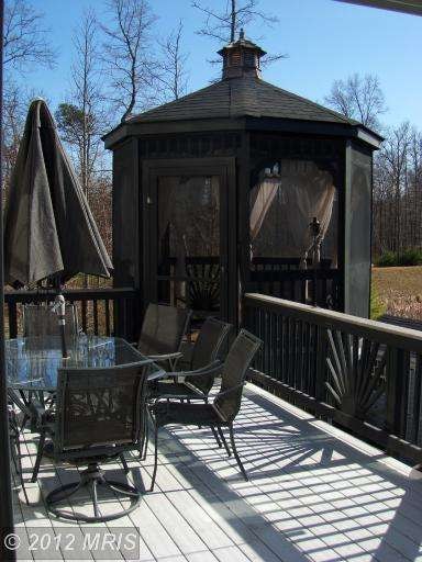 10405 Lowmoor Ct, Lanham, MD 20706 - photo 7