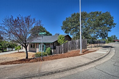 2520 Clover Creek St, Redding, CA 96002 - photo 3
