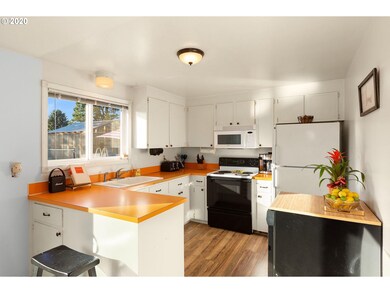 1373 NE Village Squire Ct, Gresham, OR 97030 - photo 5