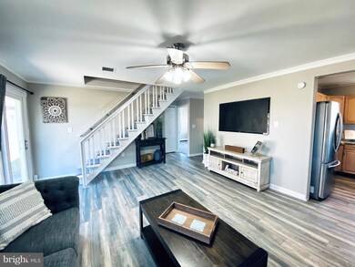 330 Appletree Dr, Levittown, PA 19055 - photo 3