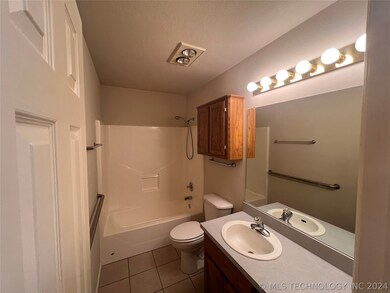 810 N Cherokee Ave, Claremore, OK 74017 - photo 4