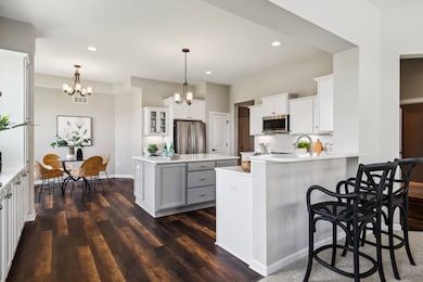 Brkfst Bar, Island & Dining Rm