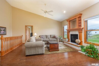 5355 Friendship Dr, Davenport, IA 52804 - photo 5