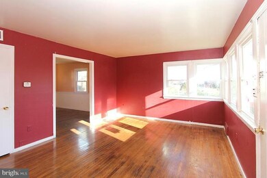 7028 Canterbury Ln, Alexandria, VA 22307 - photo 5