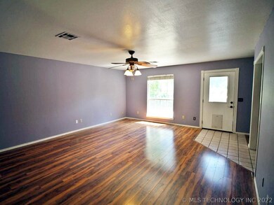 704 Stephanie St, Muldrow, OK 74948 - photo 3